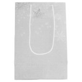 雪の中のシカの幸せな休日 ミディアムペーパーバッグ (裏面)