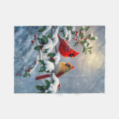雪の中のショウジョウコウカチョウとヒイラギ フリースブランケット (正面(横))