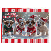 雪の中のセーター遊のクリスマスの子犬 ラージペーパーバッグ (裏面)