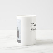 雪の中のタバナクルクロス – Martha's Vineyard ボーンチャイナマグカップ (正面)