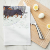 雪の中のダックスフント キッチンタオル (四つ折り)