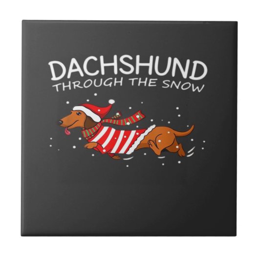 雪の中のダックスフント 楽しい犬のクリスマス デザイン タイル (正面)