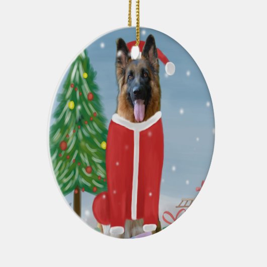 雪の中のドイツの羊飼い犬とクリスマスプレゼント セラミックオーナメント (右)