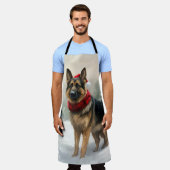 雪の中のドイツの羊飼い犬 エプロン (着用した状態)