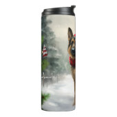 雪の中のドイツの羊飼い犬 タンブラー (回転左)