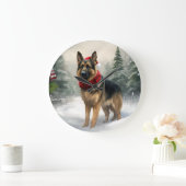 雪の中のドイツの羊飼い犬 ラージ壁時計 (ホーム)