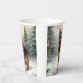 雪の中のドイツの羊飼い犬 紙コップ (右)