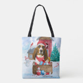 雪の中のバセットハウンドとクリスマスの犬小屋 トートバッグ (裏面)