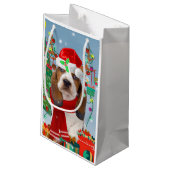 雪の中のバセット・ハウンド・ドッグとクリスマスプレゼント スモールペーパーバッグ (裏面アングル)