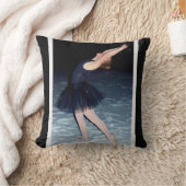 雪の中のバレリーナ –  クッション (ブランケット)