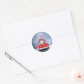 雪の中のビーグル犬のクリスマストラックに座って ラウンドシール (封筒)