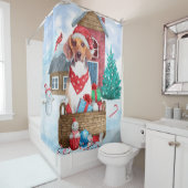 雪の中のビーグル犬クリスマスドッグハウス シャワーカーテン (インサイチュ)