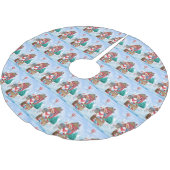 雪の中のビーグル犬クリスマスドッグハウス ブラッシュドポリエステルツリースカート (アングル)