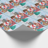 雪の中のビーグル犬クリスマスドッグハウス ラッピングペーパー (角)