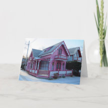 雪の中のピンクの家 – マーサのブドウ畑