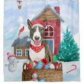 雪の中のブルテリア犬クリスマスドッグハウス シャワーカーテン (正面)