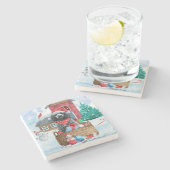 雪の中のプードル犬クリスマスドッグハウス ストーンコースター (横)