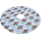 雪の中のプードル犬クリスマスドッグハウス ブラッシュドポリエステルツリースカート (アングル)