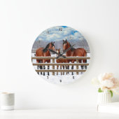 雪の中のベイクオーター馬 ラージ壁時計 (ホーム)