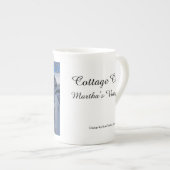 雪の中のホリーベリー – Martha's Vineyard ボーンチャイナマグカップ (正面右)