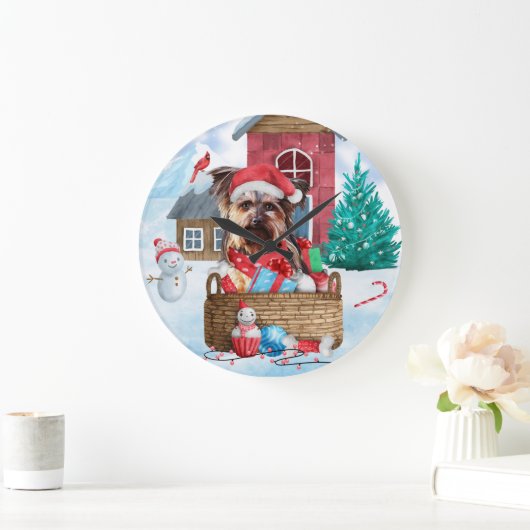 雪の中のヨークシャーテリアドッグクリスマスドッグハウス ラージ壁時計 (ホーム)