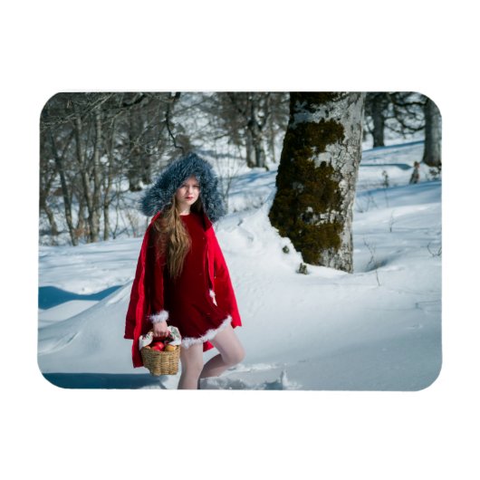 雪の中のリンゴの女の子 マグネット (横)
