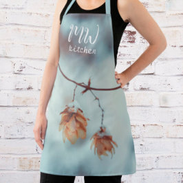 雪の中の乾燥したホップスガーランド エプロン