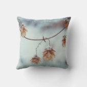 雪の中の乾燥したホップスガーランド クッション (裏面)