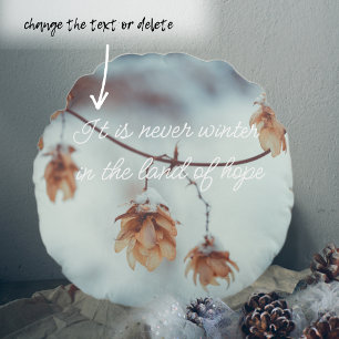 雪の中の乾燥したホップスガーランド ラウンドクッション