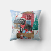 雪の中の偉大なダン犬クリスマスドッグハウス クッション (裏面)