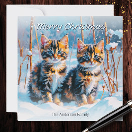 雪の中の可愛いトラ猫の子猫たち クリスマス ペット 動物