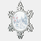 雪の中の可愛い白うさぎ冬の休日 スノーフレークピューターオーナメント (右)