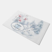 雪の中の可愛い白うさぎ冬の休日 ドアマット (アングル)