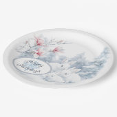 雪の中の可愛い白うさぎ冬の休日 ペーパープレート (アングル)