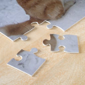 雪の中の可愛い秋田と雪だるま秋田犬の写真 ジグソーパズル (側面)