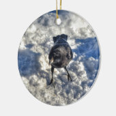 雪の中の可愛い黒いカラス セラミックオーナメント (左)