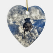 雪の中の可愛い黒いカラス セラミックオーナメント (右)