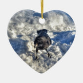 雪の中の可愛い黒いカラス セラミックオーナメント (正面)