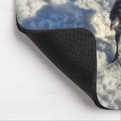 雪の中の可愛い黒いカラス マウスパッド (コーナー)