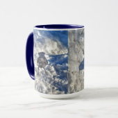 雪の中の可愛い黒いカラス マグカップ (正面左)