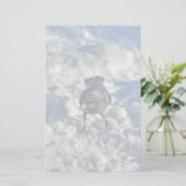 雪の中の可愛い黒いカラス 便箋 (スタンド正面)