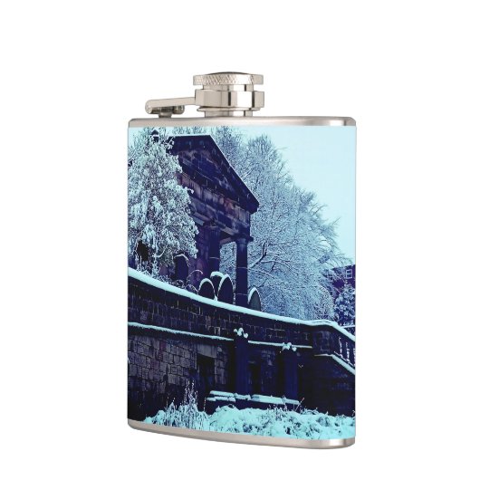 雪の中の墓地 フラスク (左)