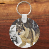 雪の中の大きな美しい灰色の野生の狼 キーホルダー (正面)