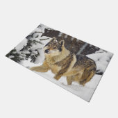 雪の中の大きな美しい灰色の野生の狼 ドアマット (アングル)