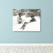 雪の中の少女たち、1922年 キャンバスプリント (インサイチュ (ウッドフロア))