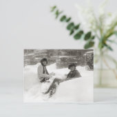 雪の中の少女たち、1922年 ポストカード (スタンド正面)