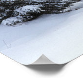 雪の中の常緑樹と道路 ポスター (角)