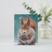 雪の中の愛らしい赤リスとピネコン シーズンポストカード (スタンド正面)