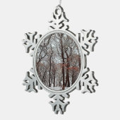 雪の中の木々離れはオレンジ色の花を咲かせた スノーフレークピューターオーナメント (右)