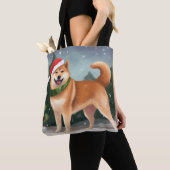 雪の中の柴犬 クリスマス トートバッグ (クローズアップ)